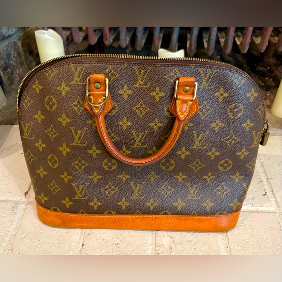 Authentic Vintage Louis Vuitton Alma Monogram Bag - Picture 3 of 11